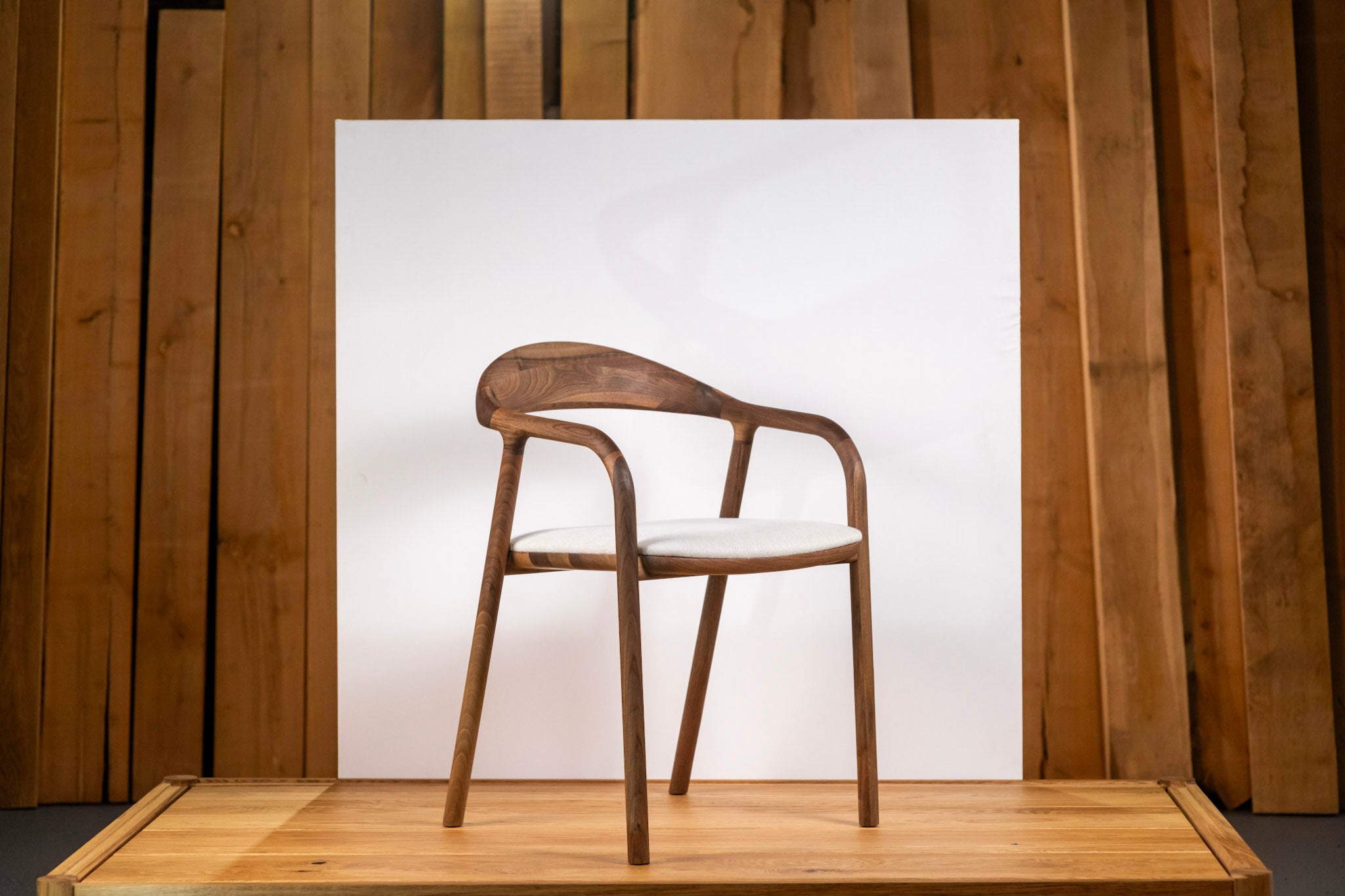 LELA | Stuhl aus Nussbaum