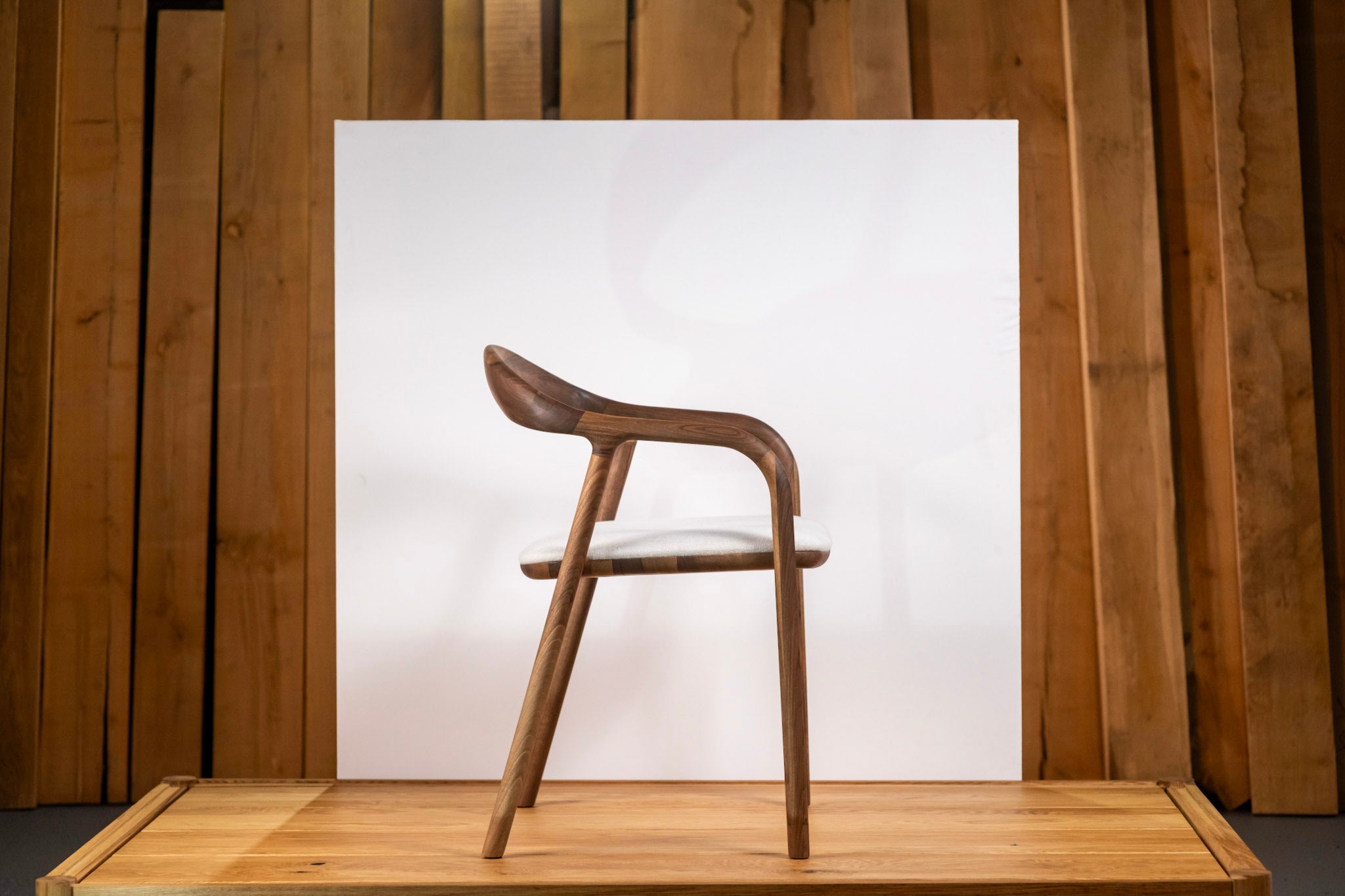 LELA | Stuhl aus Nussbaum