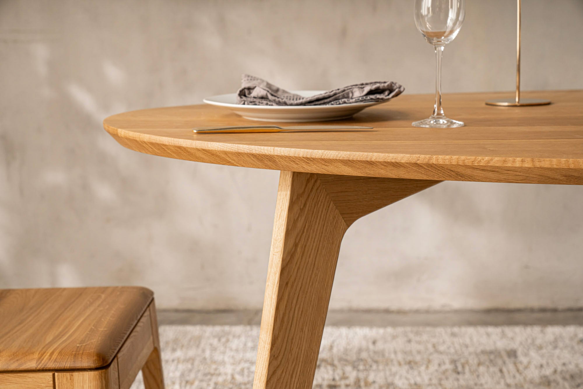 AMBER S Oval | Esstisch