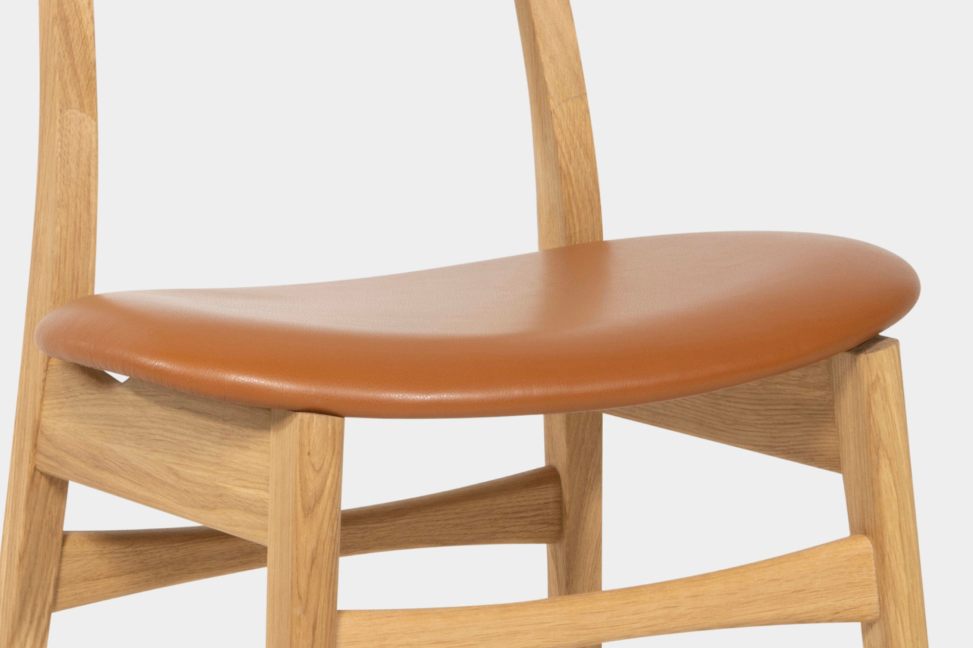 CAROLIAH | Handgefertigter Nussbaumstuhl für das Esszimmer