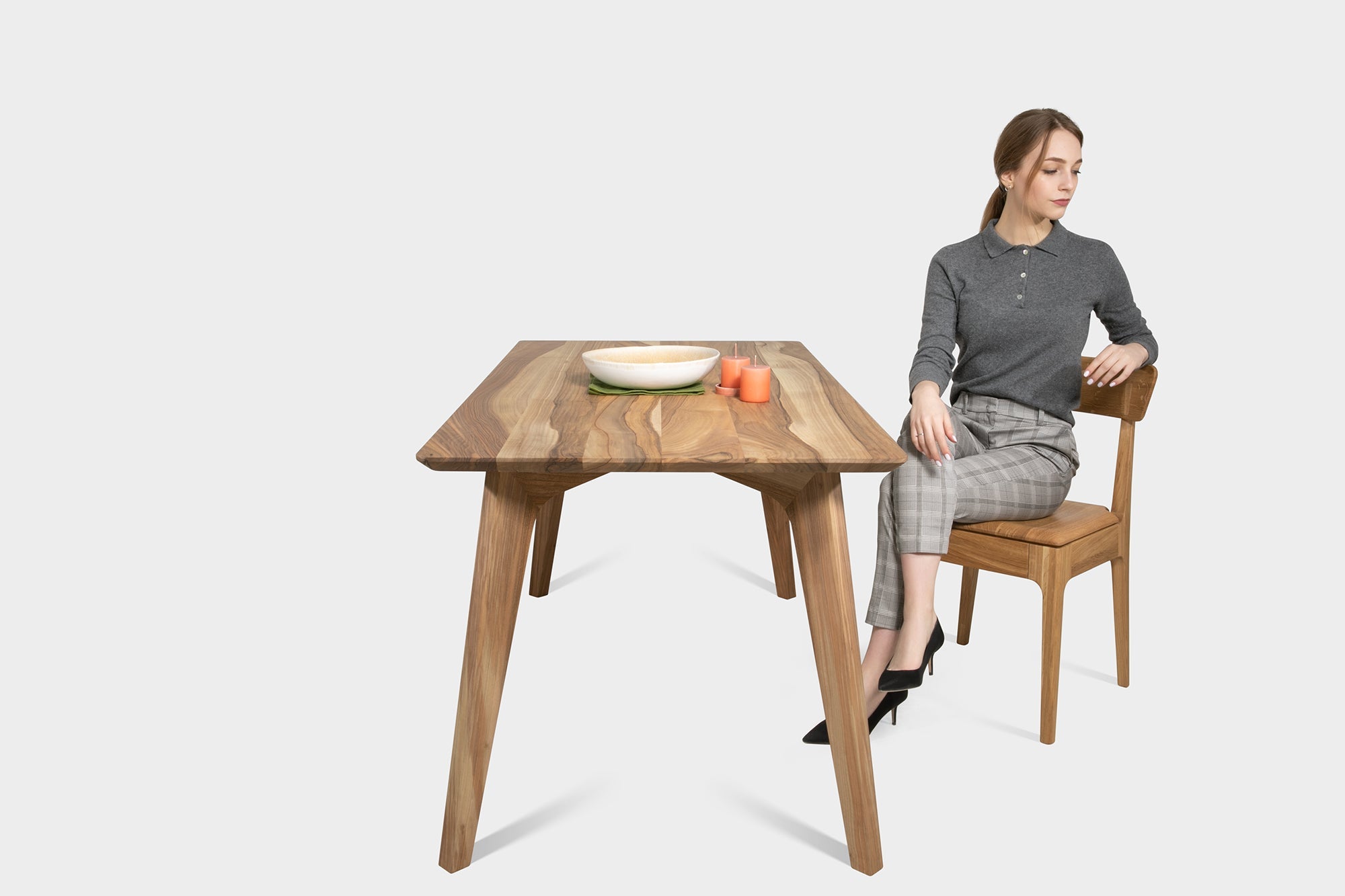 AMBER S | Esstisch aus Nussbaum