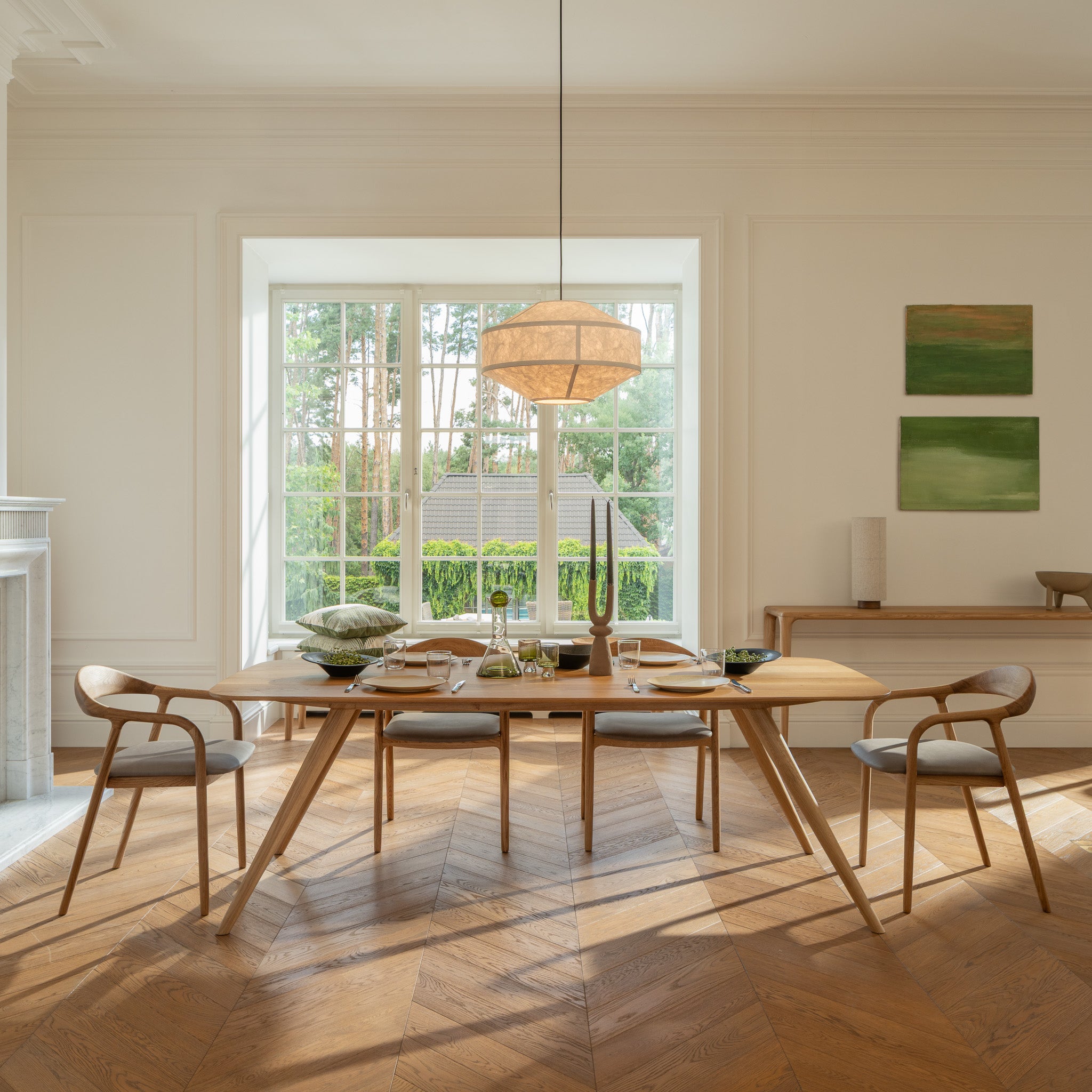 TAVI | Esstisch image 2