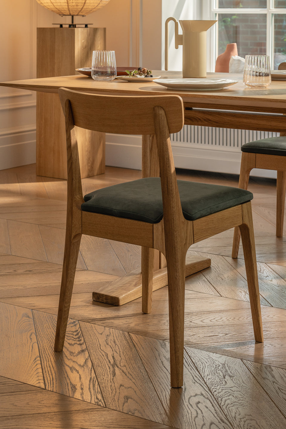 Angepasste Winkel und Profile für eine unterstützende Sitzhaltung.