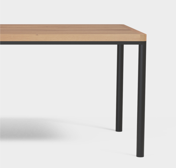 Stahlbeine treffen auf Massivholz für einen klaren, eleganten Look.