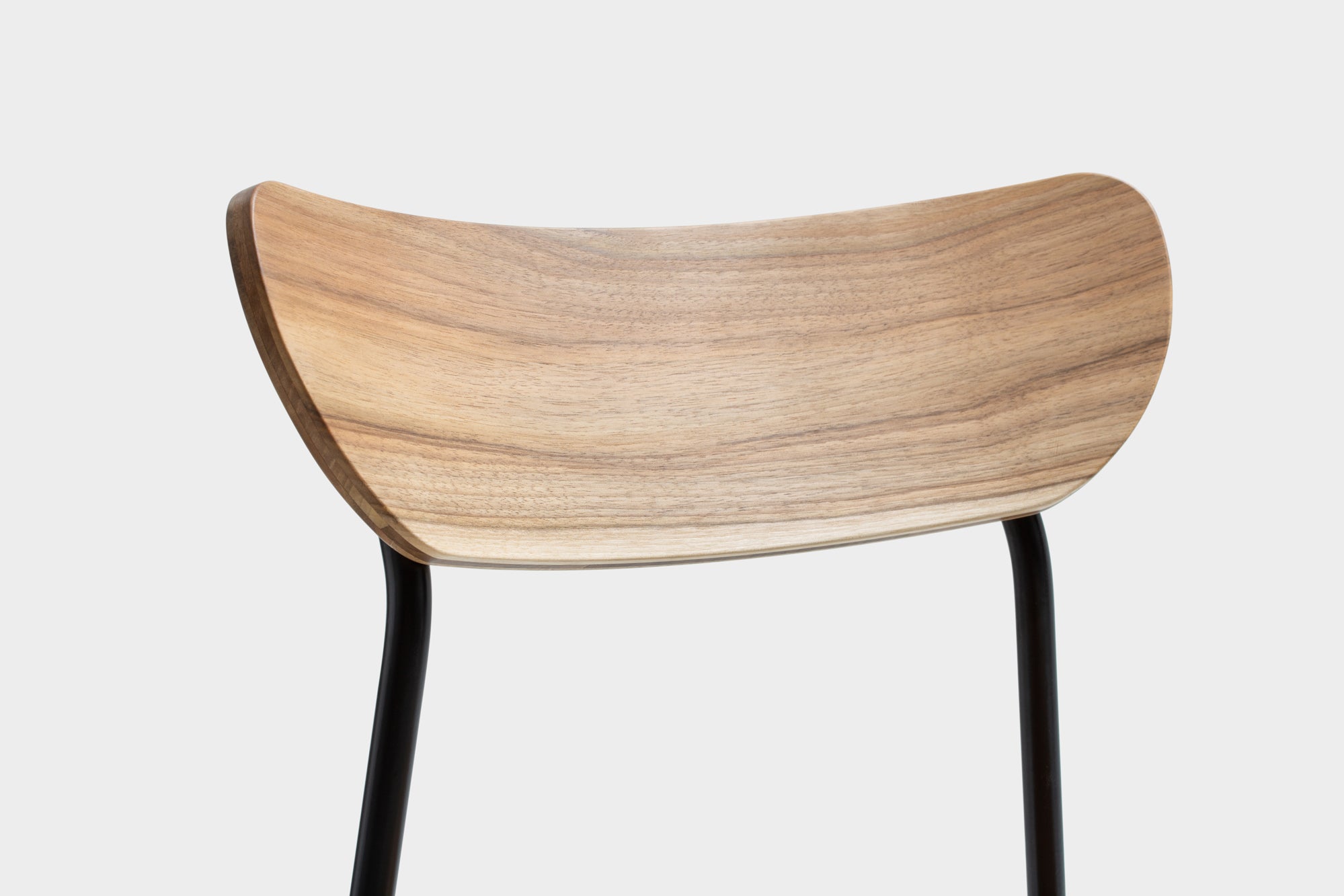 MAYA | Mid Century Modern Stuhl aus Nussbaum mit Metallbeinen